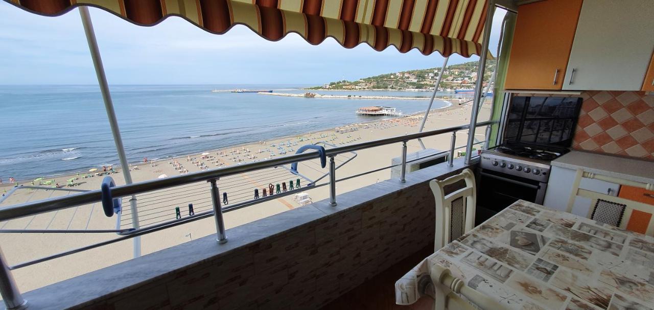 Shëngjin Apartment Sea View מראה חיצוני תמונה